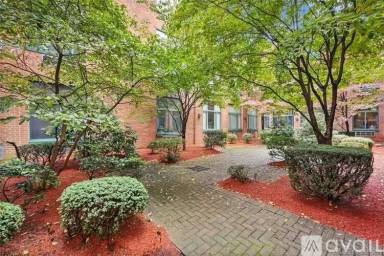 Main picture of 390 Charles St