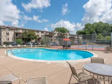 Main picture of 1304 W Medicine Lake Dr