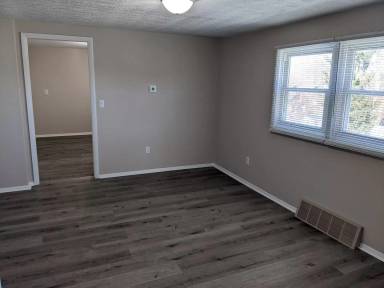 Main picture of 1826 W 8th St