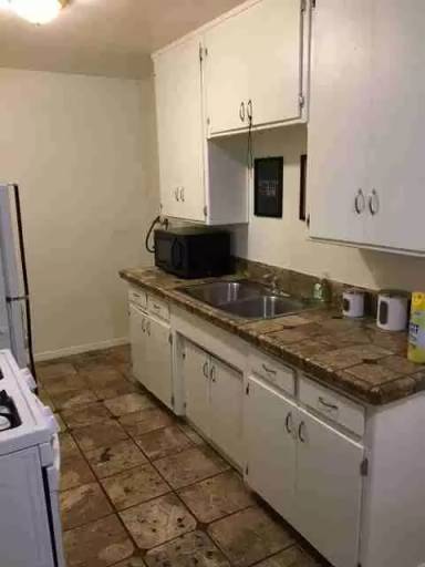 Main picture of 640 W Buena Vista St
