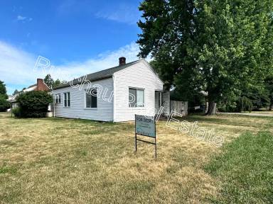 Main picture of 413 S Alex Rd