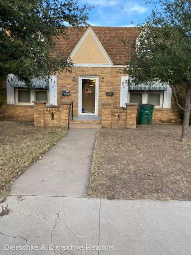 Main picture of 104 N Jefferson St