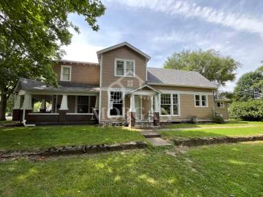 Main picture of 903 College Dr