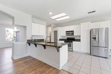 Main picture of 1085 W Sandstone Dr