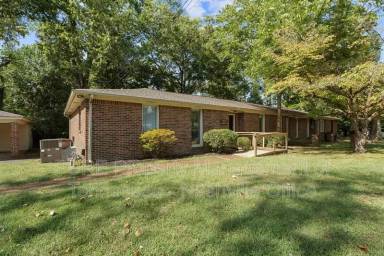 Main picture of 1001 Glendale Ln