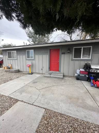 Main picture of 686 NW 6th St