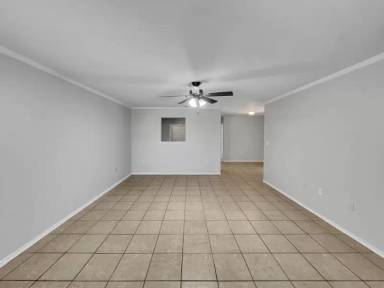 Main picture of 522 N Chicago Ave