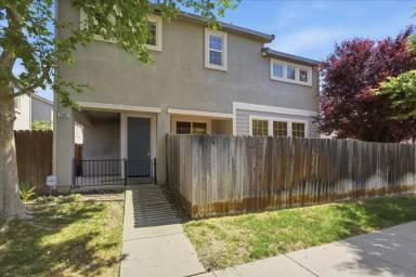 Main picture of 2803 Crested St