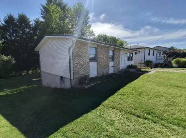 Main picture of 916 Donegal Dr E