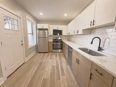 Main picture of 6150 N Francisco Ave