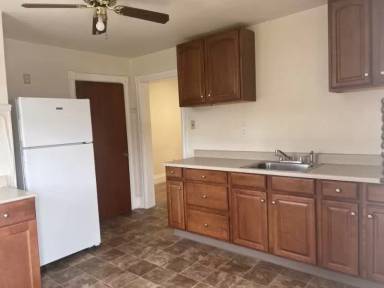 Main picture of 628 E Lincoln Hwy