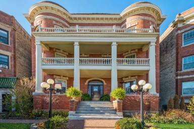 Main picture of 4012 N Sheridan Rd