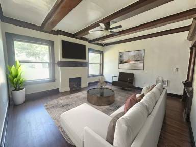 Main picture of 155 S Oak St