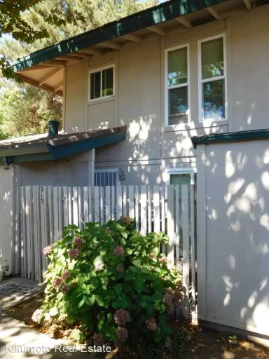 Main picture of 215 Roundtree Ct