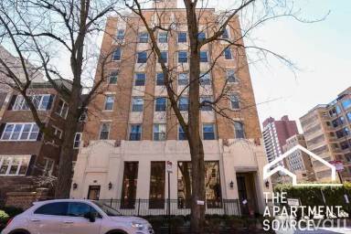 Main picture of 925 W Carmen Ave