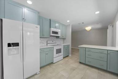 Main picture of 2911 SW 108th Way