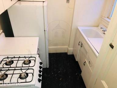 Main picture of 133 Oxford St