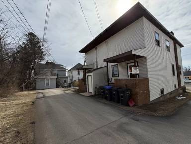 Main picture of 412 N 15th Ave E