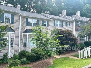 Main picture of 340 Silverberry Ct