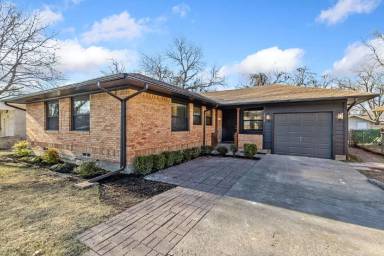 Main picture of 10131 Eastwood Dr