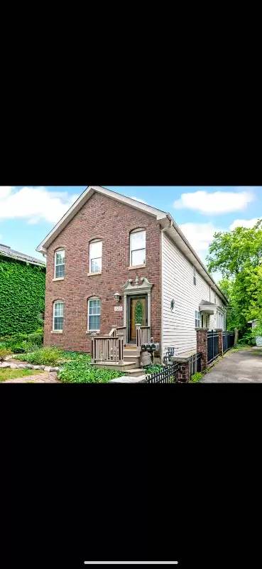 Main picture of 325 N Loomis St