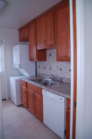 Main picture of 943 E 20th St