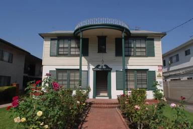 Main picture of 11815 11817 Magnolia Blvd