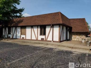 Main picture of 900 S Hebron Ave