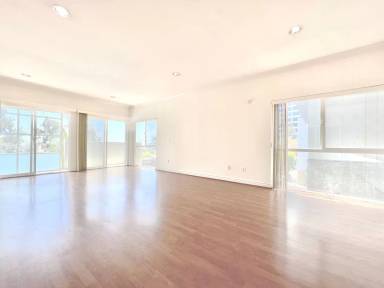 Main picture of 8411 De Longpre Ave