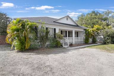 Main picture of 704 Grape Ave