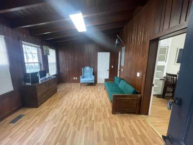 Main picture of 606 Spring St