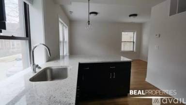 Main picture of 2201-09 W Eastwood Ave