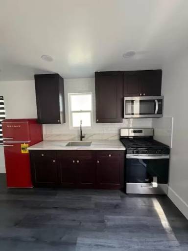 Main picture of 823 E Cypress St