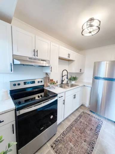 Main picture of 410 W Maple St