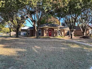 Main picture of 2240 Woodview Dr