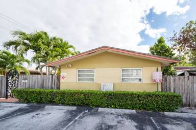 Main picture of 1142 NE 3rd Ave