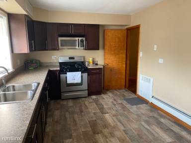Main picture of 5936 W Addison St