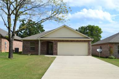 Main picture of 1009 Rice St