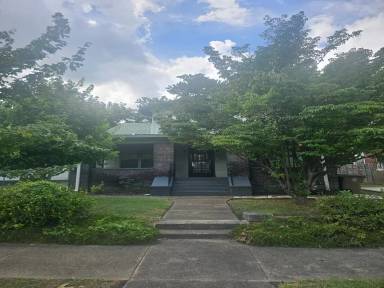 Main picture of 2531 Woodbine Ave