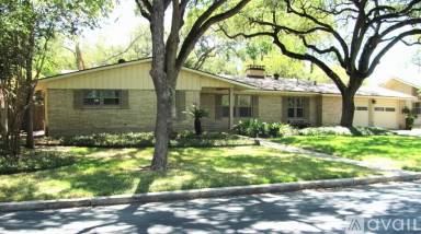 Main picture of 306 Cave Ln