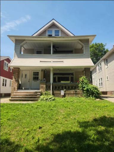 Main picture of 3264 W 130th St
