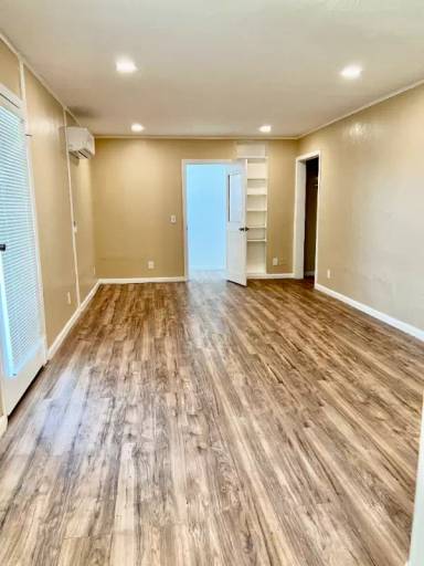 Main picture of 5820 Pickering Ave