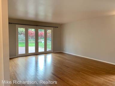 Main picture of 313 Ravenscroft Dr