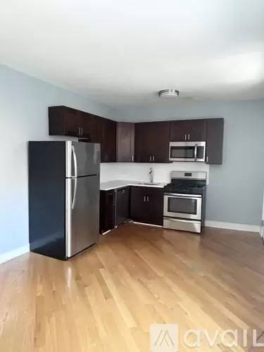 Main picture of 1644 W Pratt Blvd