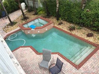 Main picture of 995 NW 168th Ave