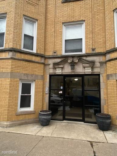 Main picture of 6501 N Claremont