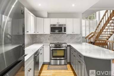 Main picture of 60 Burroughs St