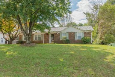 Main picture of 2414 Londonderry Rd