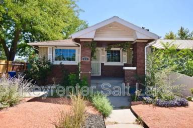 Main picture of 21 W Hartwell Ave
