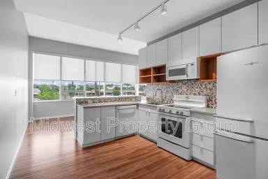 Main picture of 4100 Lindell Blvd
